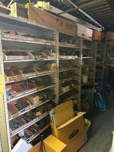 VINTAGE AUTOMOTIVE PARTS / CONTENTS OF SHELVING UNIT ROW