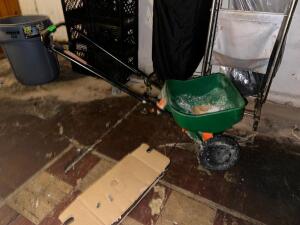 LAWN SPREADER