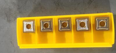 DESCRIPTION: (15) CARBIDE TURNING INSERTS BRAND/MODEL: KENNAMETAL SNMG543RP RETAIL$: $360.60 QTY: 15