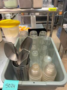 ASSORTED SCOOPS AND MIXING CUPS AS SHOWN