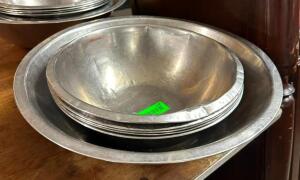 ASSORTED STAINLESS MIXING BOWLS AS SHOWN