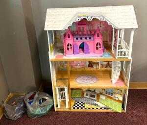 DOLL HOUSE WITH ASSORTED DOLLS