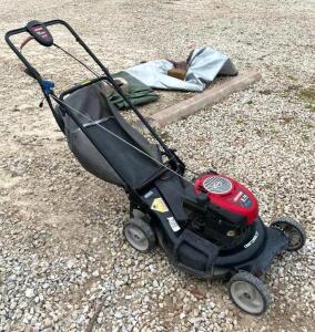 DESCRIPTION: WALK BEHIND POWER PROPELLED LAWN MOWER BRAND/MODEL: CRAFTSMAN INFORMATION: WORKING CONDITION UNKNOWN - SOLD AS IS QTY: 1