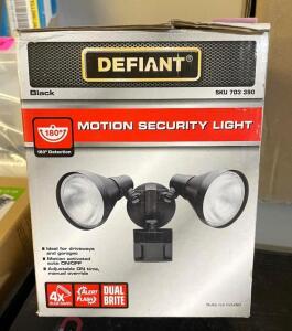 DEFIANT MOTION SECURITY LIGHT