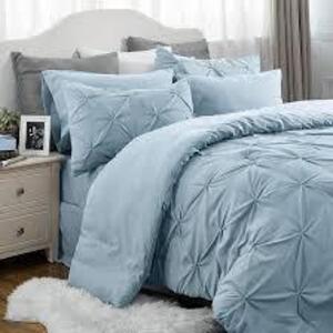 DESCRIPTION: (1) COMFORTERINFORMATION: BLUESIZE: KINGRETAIL$: $60.00 EAQTY: 1