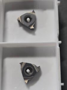 DESCRIPTION: (4) CARBIDE LAYDOWN THREADING INSERTS BRAND/MODEL: SECO 11NR1.75ISO H15 RETAIL$: $119.20 QTY: 4