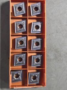 DESCRIPTION: (20) CARBIDE TURNING INSERTS BRAND/MODEL: ISCAAR CNMG432-M3M IC806 RETAIL$: $441.29 QTY: 20