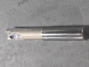 DESCRIPTION: (1) STRIGHT SHOULDER END MILL INFORMATION: 1/2" LONG QTY: 1