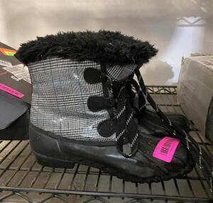 WOMENS STEEL SHANA SIZE 10 WINTER BOOTS