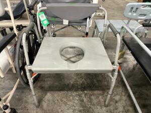 COMMODE SHOWER CHAIR