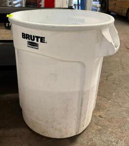 DESCRIPTION: BRUTE FOOD CONTAINER BIN QTY: 1