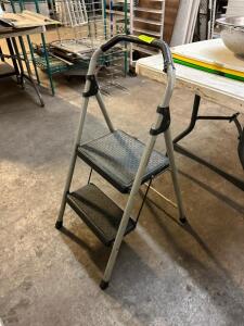 DESCRIPTION: 2-STEP STEPLADDER QTY: 1