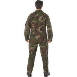 DESCRIPTION: (5) SET OF COVERALLS BRAND/MODEL: DOGS INFORMATION: WOODLAND CAMO SIZE: X-LARGE REGULAR RETAIL$: $50.00 EA QTY: 5