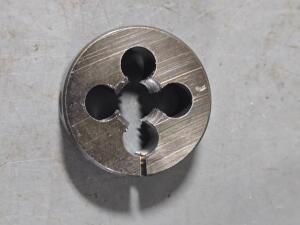 DESCRIPTION: (2) HSS ROUND DIE BRAND/MODEL: MADE IN USA 03694270 SIZE: 1/2-13 UNC RETAIL$: $292.90 QTY: 2