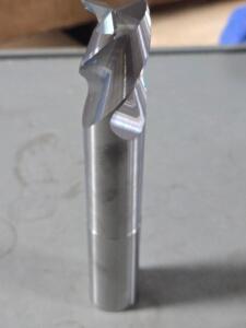 DESCRIPTION: (1) CARBIDE CORNER RADIUS END MILL BRAND/MODEL: SGS 35814 SIZE: 1" DIA 1-1/4" LOC RETAIL$: $707.45 QTY: 1