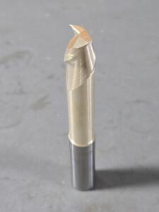 DESCRIPTION: (1) SOLID CARBIDE SQ END MILL BRAND/MODEL: GWS 313957 SIZE: 1/2" DIA 5/8" LOC RETAIL$: $102.93 QTY: 1