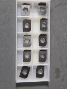 DESCRIPTION: (10) CARBIDE MILLING INSERTS BRAND/MODEL: SUPERBEE EM19187ENT56 RETAIL$: $231.50 QTY: 10