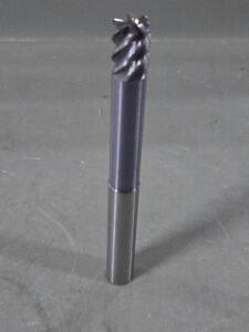 DESCRIPTION: (3) CARBIDE CORNER RADIUS END MILL BRAND/MODEL: SGS 35129 SIZE: 3/8" DIA 1/2" LOC RETAIL$: $378.84 QTY: 3