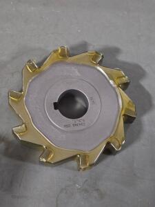 DESCRIPTION: (1) CARBIDE TIPPEDSIDE MILLING CUTTER BRAND/MODEL: MADE IN USA 254346 SIZE: 4" DIA 5/8" WIDTH RETAIL$: $573.07 QTY: 1