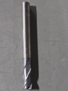 DESCRIPTION: (1) CARBIDE CC SQ END MILL BRAND/MODEL: SANDVIK COROMANT 7045726 SIZE: 6.35mm DIA 0.127 RAD 11.51mm LOC RETAIL$: $116.73 QTY: 1