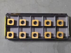 DESCRIPTION: (10) CARBIDE MILLING INSERTS BRAND/MODEL: SANDVIK COROMANT R210-09 04 12M-MM 2030 RETAIL$: $222.00 QTY: 10