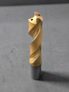 DESCRIPTION: (1) CARBIDE COOLANT THRU DRILL BIT BRAND/MODEL: KENNAMETAL B211A18400HP SIZE: 18.4mm DIA RETAIL$: $329.25 QTY: 1