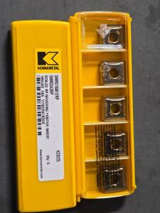 DESCRIPTION: (10) SNMG543RP CARBIDE ROUGHING POSITIVE INSERTS BRAND/MODEL: KENNAMETAL SNMG150612RP KC9225 RETAIL$: $360.80 QTY: 10