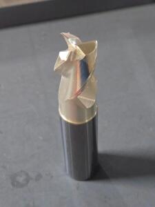 DESCRIPTION: (1) CARBIDE CORNER RADIUS END MILL BRAND/MODEL: ACCUPRO 48339378 SIZE: 1" DIA 1-1/4" LOC RETAIL$: $334.39 QTY: 1