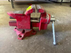 BENCH VISE