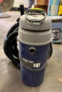 WALL MOUNTED SHOP VAC