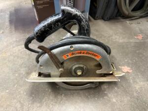 BLACK AND DECKER CIRCULAR SAW