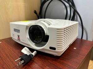 MITSUBISHI PROJECTOR