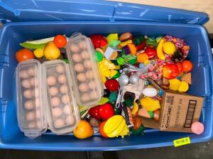 BIN OF ASSORTED KIDS PLAY FOOD