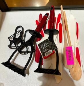 ASSORTED KITCHEN UTENSILS AS SHOWN