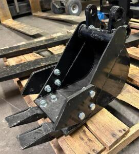 MINI EXCAVATOR MINI BUCKET ATTACHMENT