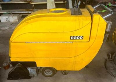 DESCRIPTION: TOMCAT 200 FLOOR SCRUBBER MACHINE INFORMATION: NEEDS NEW BATTERY QTY: 1