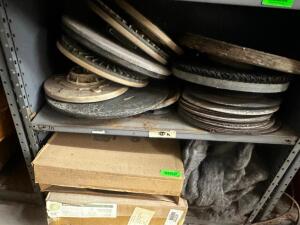 DESCRIPTION (1) LOT OF ASSORTED SCRUBBER PADS. THIS LOT IS: ONE MONEY QTY 1