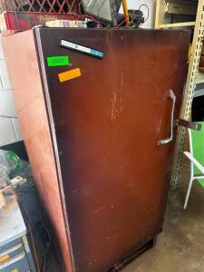 DESCRIPTION HOUSE HOLD REFRIGERATOR. QTY 1