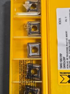 DESCRIPTION: (10) SNMG543RP CARBIDE ROUGHING POSITIVE INSERTS BRAND/MODEL: KENNAMETAL SNMG150612RP KC9225 RETAIL$: $541.21 QTY: 10