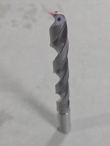 DESCRIPTION: (4) SOLID CARBIDE TAPER LENGTH DRILL BIT BRAND/MODEL: ACCUPRO 61721163 SIZE: 9.5mm DIA RETAIL$: $361.68 QTY: 4