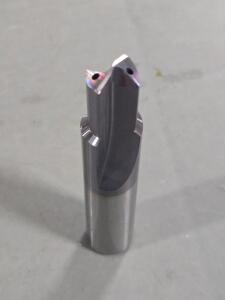 DESCRIPTION: (2) CARBIDE DRILL BITS BRAND/MODEL: CTE T1101 QTY: 2