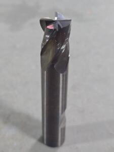 DESCRIPTION: (1) CARBIDE SQ END MILL BRAND/MODEL: ROBB JACK T12-403-16 SIZE: 1/2" DIA 5/8" LOC RETAIL$: $93.40 QTY: 1