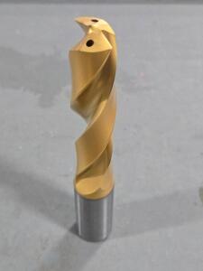 DESCRIPTION: (1) CARBIDE COOLANT THRU DRILL BIT BRAND/MODEL: KENNAMETAL B211A18400HP SIZE: 18.4mm DIA RETAIL$: $329.25 QTY: 1