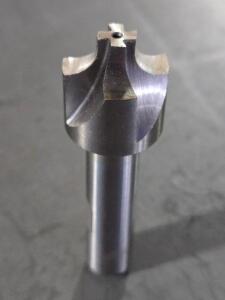 DESCRIPTION: (1) CARBIDE CORNER ROUNDING END MILL BRAND/MODEL: VC 182-6122 SIZE: 3/16" RAD 7/8" DIA 1/2" SD RETAIL$: $53.12 QTY: 1