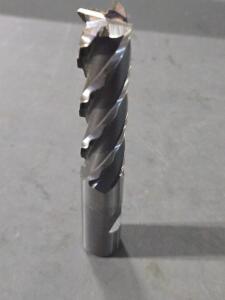 DESCRIPTION: (2) HSS ROUGHING AND FINISHING END MILL BRAND/MODEL: WELDON 66114-00-W SIZE: 5/8" DIA 2-1/2" LOC RETAIL$: $200.52 QTY: 2