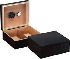 DESCRIPTION: (1) CIGAR HUMIDOR BRAND/MODEL: INCLUDES HUMIDIFIER AND HYGROMETER QTY: 1