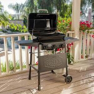 DESCRIPTION: (1) GAS GRILL BRAND/MODEL: EXPERT GRILL INFORMATION: STAINLESS AND BLACK SIZE: 3 BURNER 25 BURGER CAP RETAIL$: $160.00 EA QTY: 1