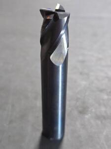 DESCRIPTION: (1) CARBIDE SQ END MILL BRAND/MODEL: ROBBJACK T12-403-16 SIZE: 1/2" DIA 5/8" LOC RETAIL$: $93.40 QTY: 1