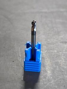 DESCRIPTION: (6) SOLID CARBIDE SQ END MILL BRAND/MODEL: SGS 09260 SIZE: .1200" DIA 0.15" RAD RETAIL$: $94.65 QTY: 6