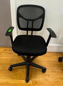 DESCRIPTION: MESH BACK UPHOLSTERED ADJUSTABLE OFFICE CHAIR LOCATION: MAIN FLOOR QTY: 1